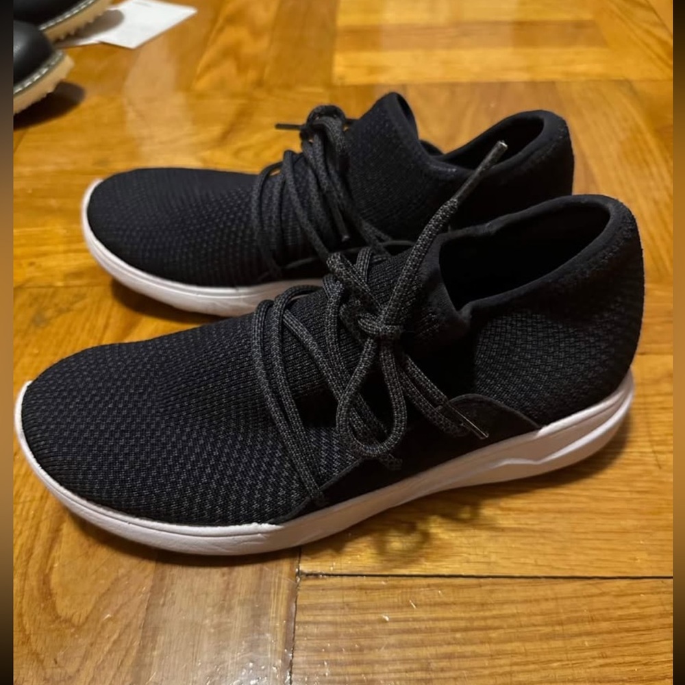 🌦️Come Clean Closet Sale🌦️ Vessi cityscape shoes - Picture 2 of 4